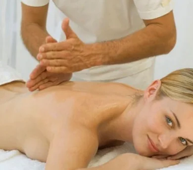 Back & shoulder massage for women by mumbai's expert male to female massage therapist